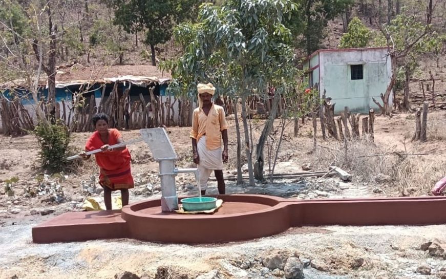 पानी की समस्या से मिली राहत, बैगा बसाहट कोहकाझोरी में स्थापित हुआ नया हैंडपंप