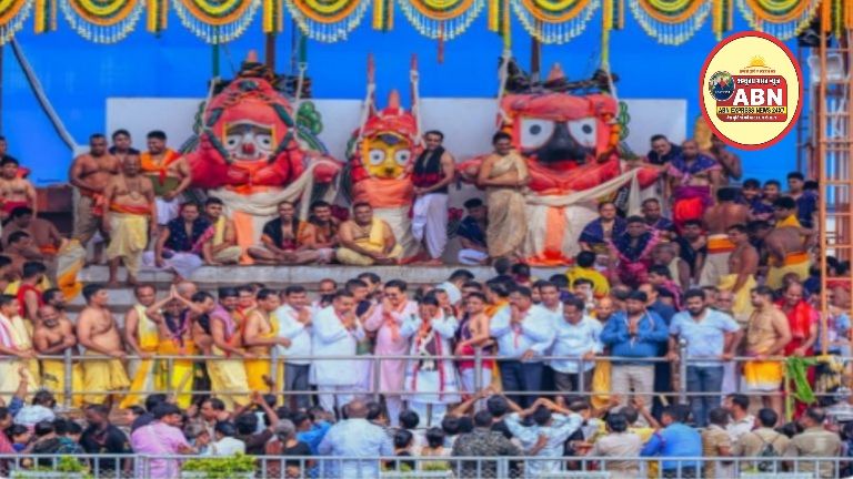 पुरी में देवस्नान पूर्णिमा की धूम: मुख्यमंत्री मोहन माझी समेत हजारों श्रद्धालुओं ने किए महाप्रभु के दर्शन