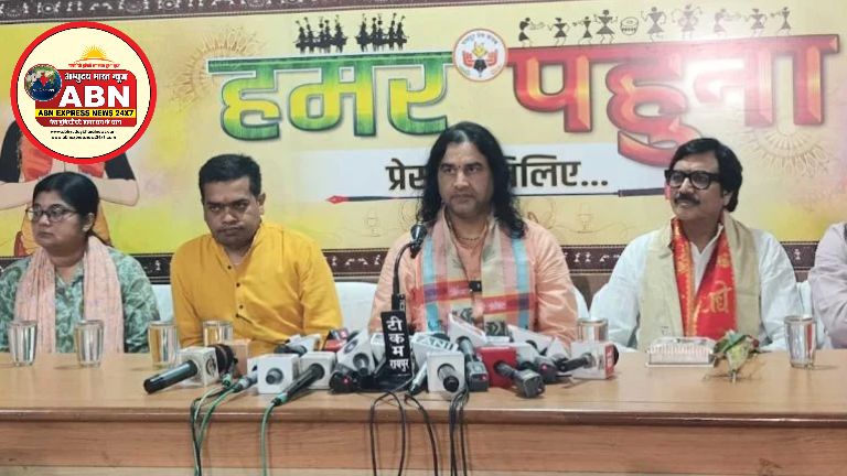 कथावाचक देवकी नंदन ठाकुर ने बताई सनातनी की पीड़ा, कहा- मुसलमान-ईसाई के बच्चे ईमानदार, लेकिन हिन्दू के बच्चे ईमानदार नहीं