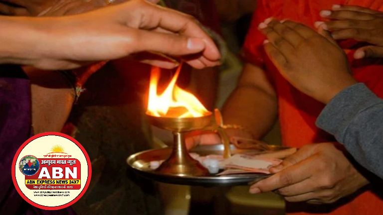 क्यों होता है पूजा में कपूर का प्रयोग? सिर्फ परंपरा नहीं, इसके पीछे छिपा है आध्यात्म…